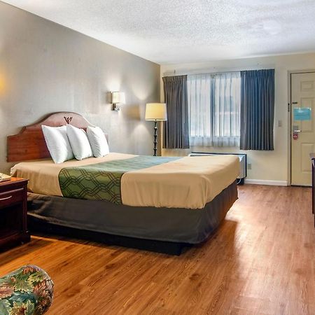 Econo Lodge Inn & Suites Fort Oglethorpe Buitenkant foto