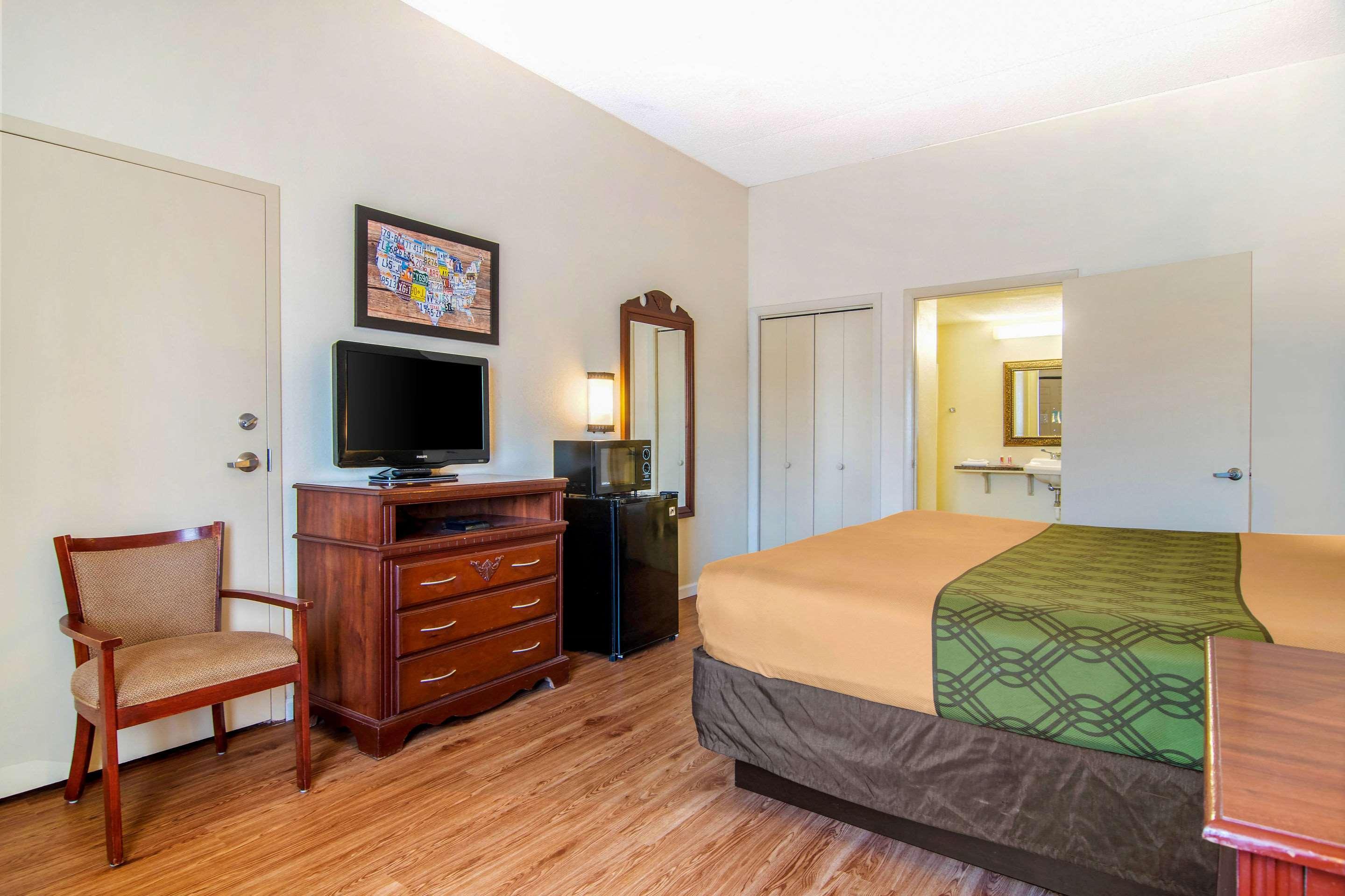 Econo Lodge Inn & Suites Fort Oglethorpe Buitenkant foto