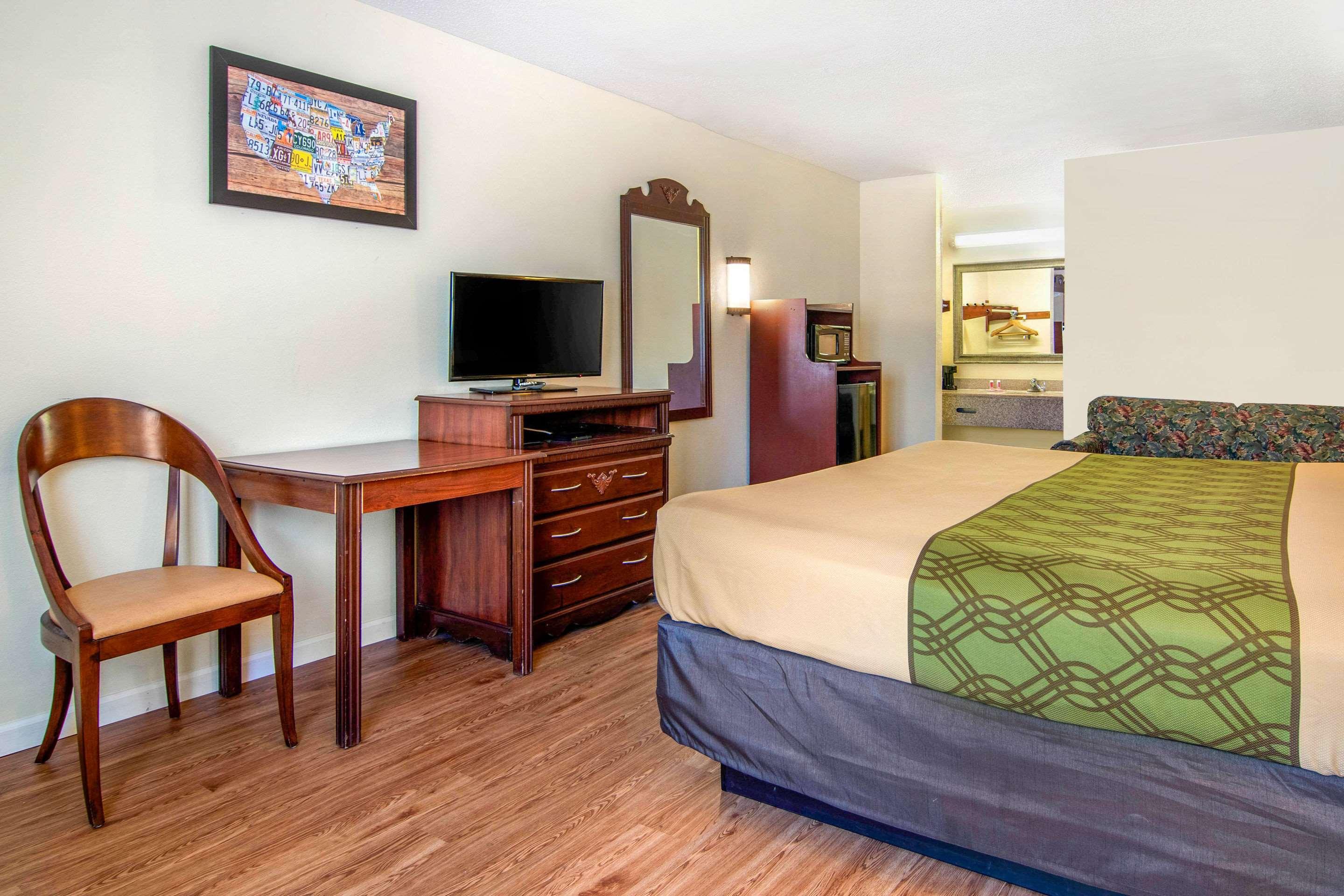 Econo Lodge Inn & Suites Fort Oglethorpe Buitenkant foto
