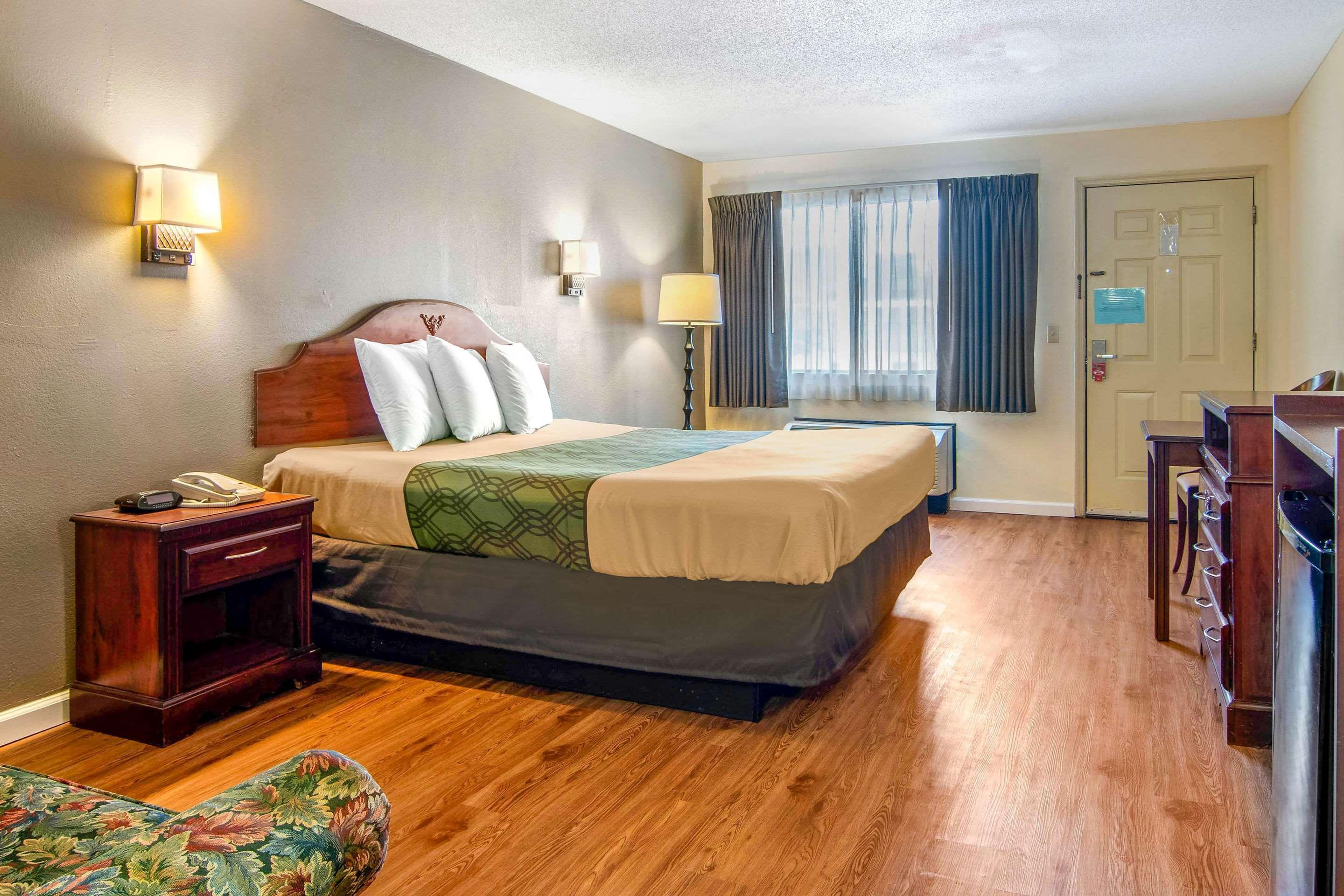Econo Lodge Inn & Suites Fort Oglethorpe Buitenkant foto