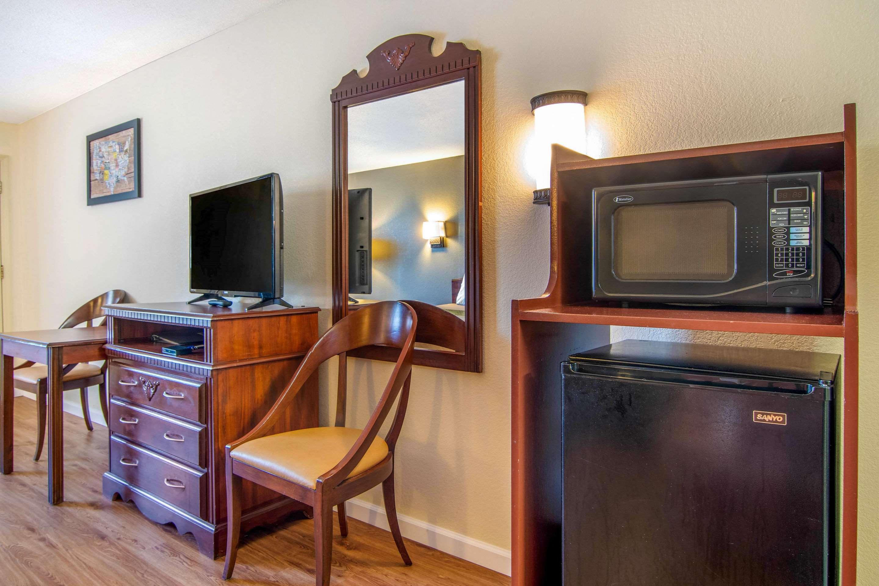 Econo Lodge Inn & Suites Fort Oglethorpe Buitenkant foto