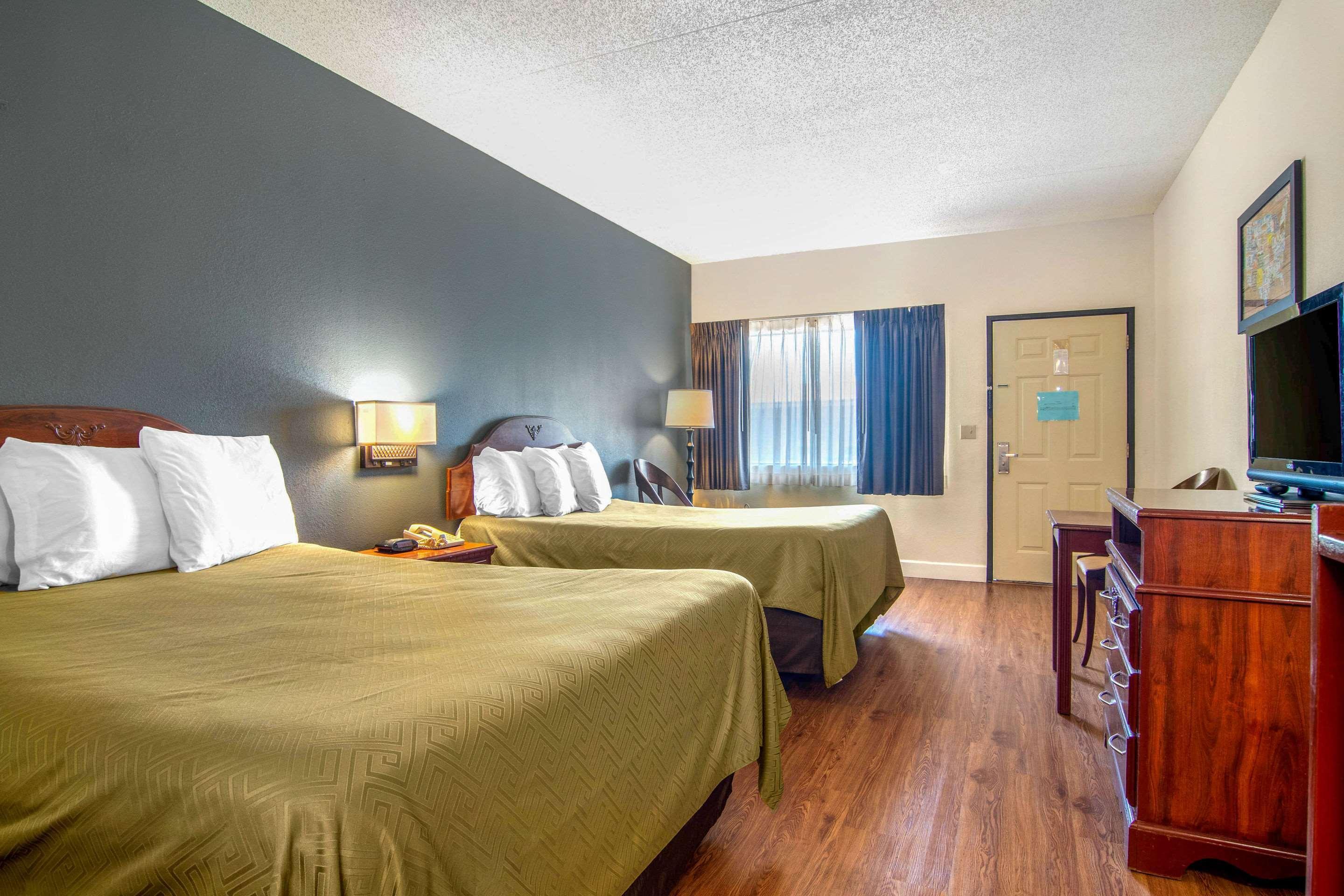 Econo Lodge Inn & Suites Fort Oglethorpe Buitenkant foto