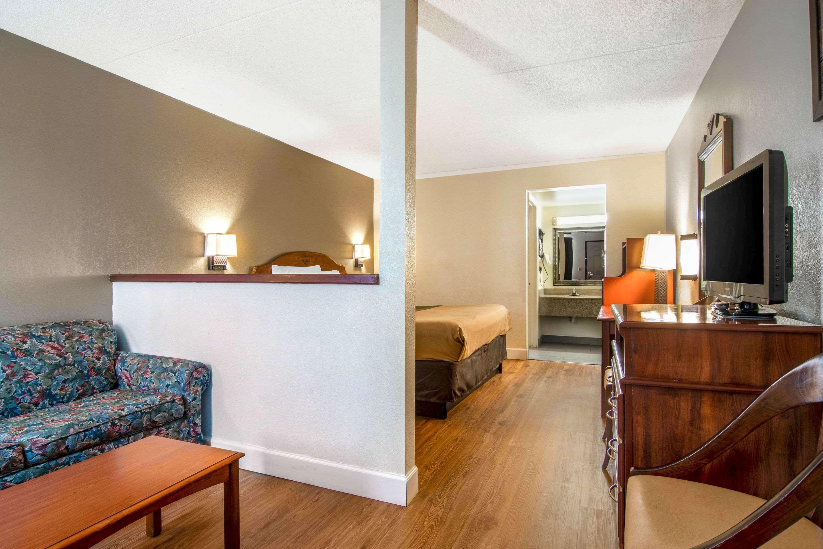 Econo Lodge Inn & Suites Fort Oglethorpe Buitenkant foto
