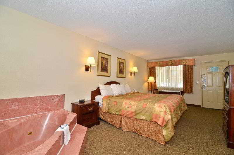 Econo Lodge Inn & Suites Fort Oglethorpe Buitenkant foto