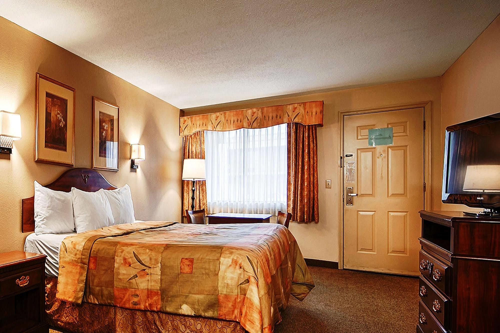Econo Lodge Inn & Suites Fort Oglethorpe Buitenkant foto